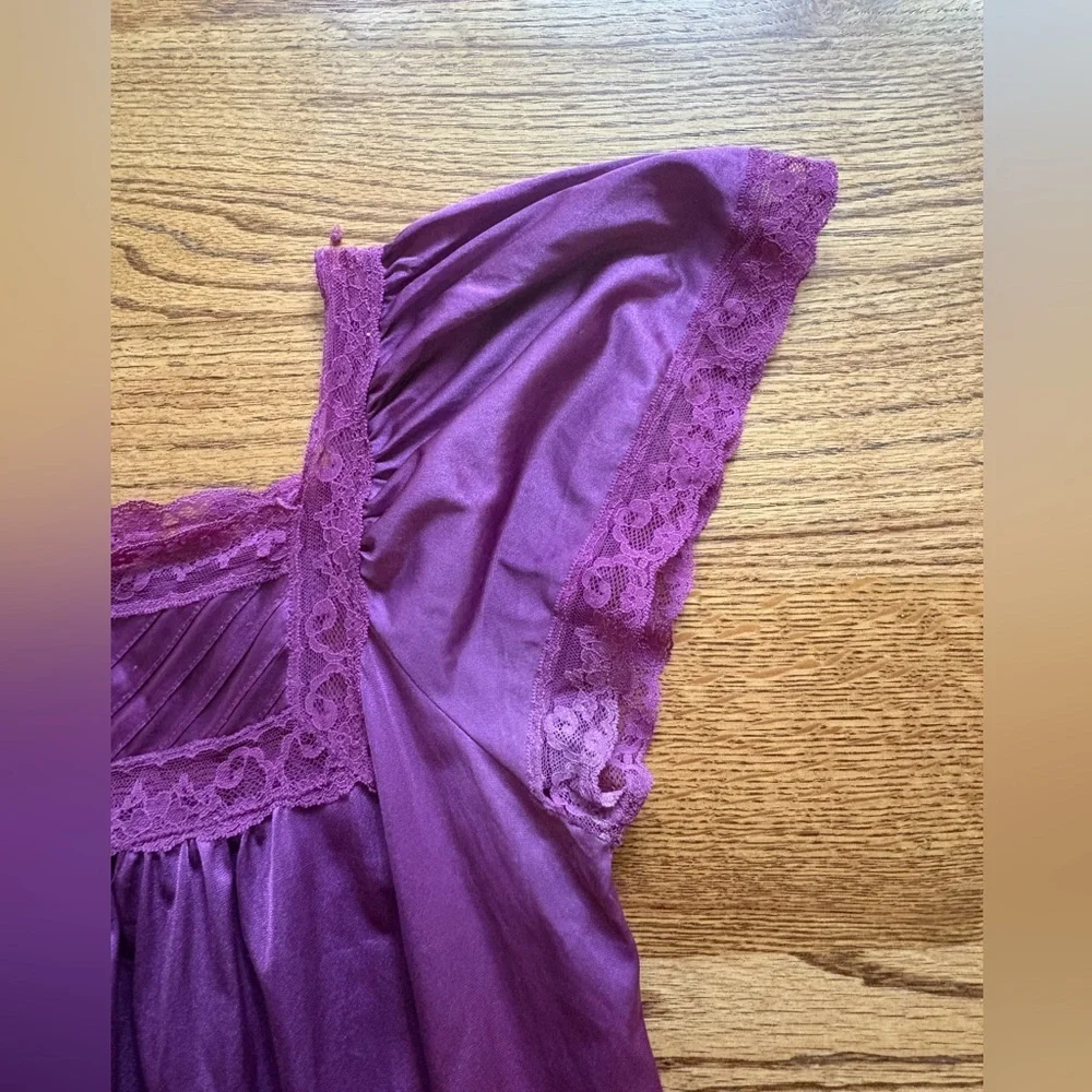 Vintage Gilead petite medium Elegant Purple Nightgown - Picture 4 of 13
